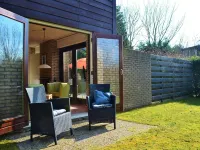 Detached house of 95m2, exclusive on the edge of the park, garden 700m2. Hotels in De Cocksdorp