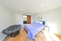 Family Retreat in the Village - Yard & Patio - 民泊
