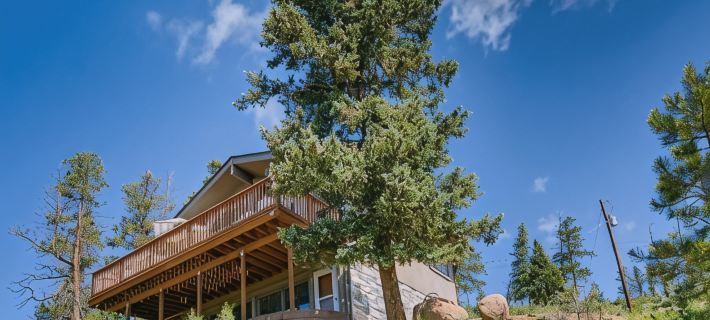 Falcon Ridge Chalet-Woodland Park: WiFi & Views, Deck and Views of Pikes Peak Hotels in Teller County