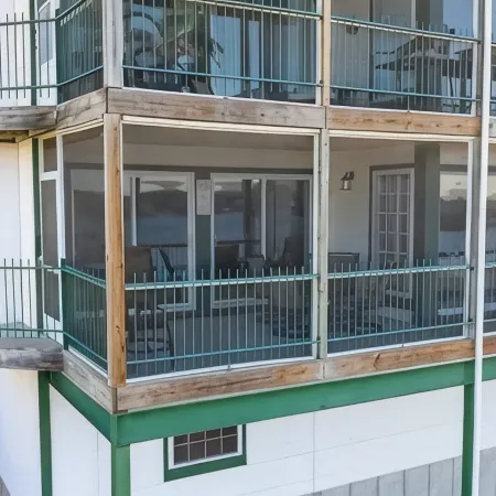 Lakefront Condo - Stunning Views