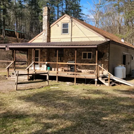 Deer Charming 2-bedroom Fly Fishing cabin with WiFi, AC in Waterville, PA