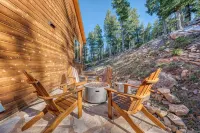 Views! Luxury Cabin. HotTub. Near Red Rocks, Parks & Trails. Sleeps 8