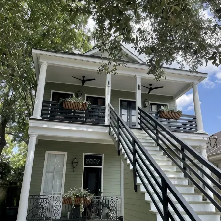 Super Comfy & Beautiful  3/3 Townhome -  Best Location!  Heart of Nola Отели рядом с достопримечательностью «Зоопарк «Одюбон»»