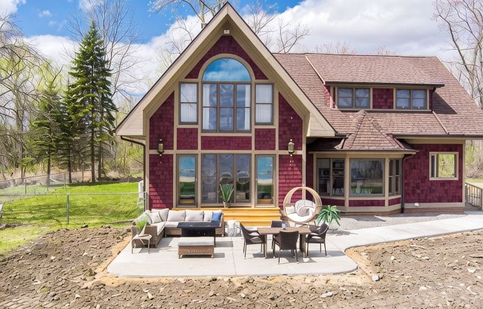 Shorewood Retreat Fall & Winter  - Lakefront Home Harbor Beach, MI