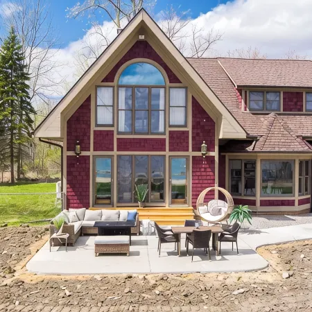 Shorewood Retreat Fall & Winter  - Lakefront Home Harbor Beach, MI
