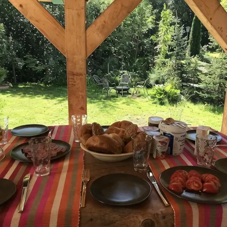 Comfortable vacation home near ski slopes, large sunny garden