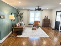 Crabapple Cottage     Your cozy temporary home - Homestays