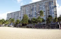 BEACH FRONT CONDO 1 BEDROOM APT IN ISLA VERDE.UPSCALE 5 STAR .NEW LISTING - Private Pools