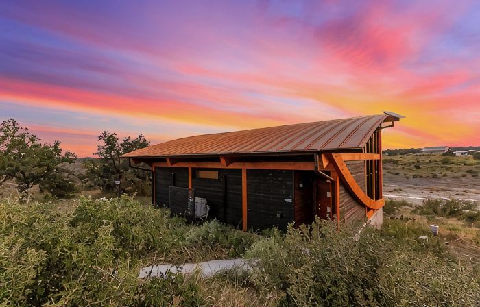 Pedernales River Guesthouses - BLUE