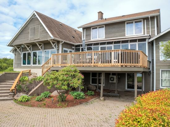 Rita’s Retreat Main House ~ Indoor Saltwater Pool ~ with Lake View!
