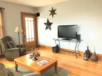 Beautiful Home near Zoo/College World Series/Downtown - 방갈로
