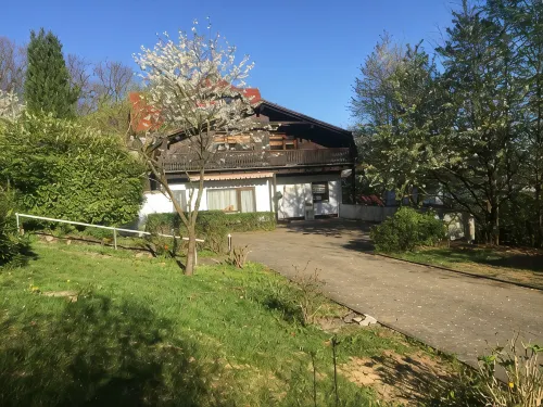 Separate, Comfortable House for 6-8 Guests - 3 Bedrooms, 3 Bathrooms