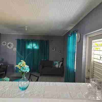 Modern Villa 15mins from anywhere!! Others