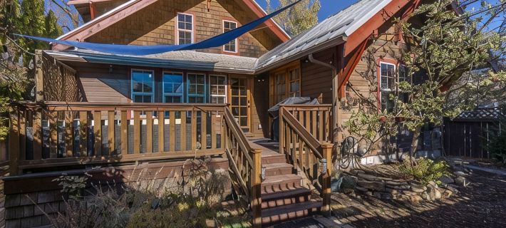 WALK EVERYWHERE!  4 BEDROOMS +BONUS RM & QUAINT BACKYARD Ξενοδοχεία στην πόλη Bend
