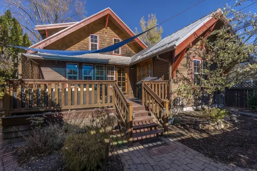 WALK EVERYWHERE!  4 BEDROOMS +BONUS RM & QUAINT BACKYARD - Boutique