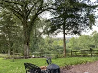 Mountain View Farmhouse, pool/hot tub, fire pit, 4 seasons porch, game room - Mountain view