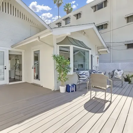 LUXURIOUS CRAFTSMAN HOME 3-BLOCKS AWAY FROM BEACH