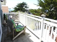 Charming modern bungalow w/ hot tub steps away from the beach Hotels in Dillon Beach