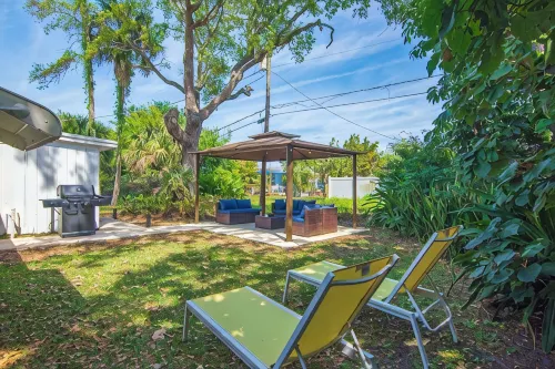 3-Bedrooms-2 Full Baths,  Private Backyard, Mnts to Central Beach & Downtown - 4-Star