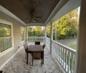 New Two Story House with Two Decks & Screened in Patio near Charming Downtown - Holiday bungalows
