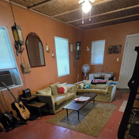 Fenced Backyard, Pet Friendly, 3/2 Fits 7 People, Can See Halls River from House