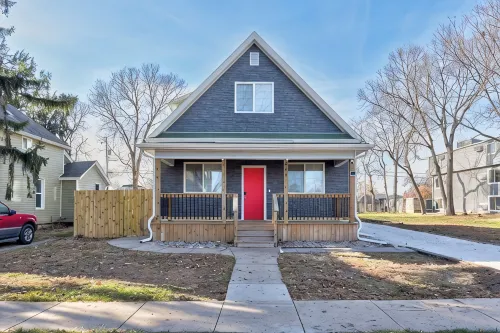 Welcome to...the good life, 4 bed 2 bath house located in the heart of Lincoln