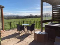 Quakerfield Lodge, with Private Hot Tub Fabulous Views Hotel di Clitheroe