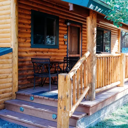 Updated cabin walking distance to both restaurants and amazing hiking trails!