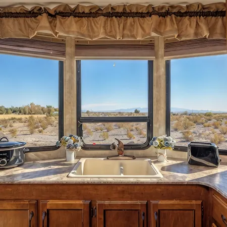 Starry Skies Glamping w/ EV Charger, Stargazing, Hiking