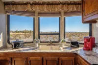 Starry Skies Glamping w/ EV Charger, Stargazing, Hiking