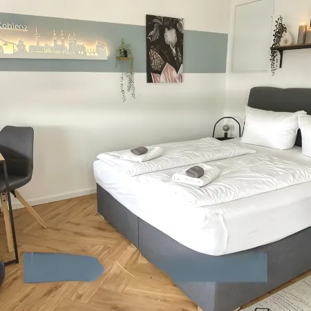Close to the city center with parking space, balcony, lockable bike box & charging station