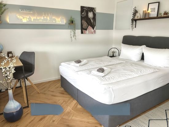 Close to the city center with parking space, balcony, lockable bike box & charging station