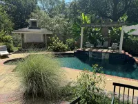 Classic Central Memphis Home with Pool - 私人泳池