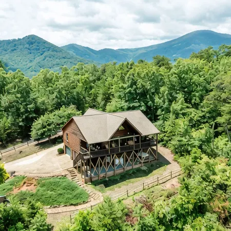 Lake Lure Large Cabin - Sleeps 10 Mountain View’s &  Hot Tub Near Chimney Rock