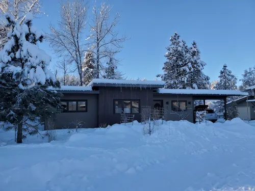 Lucky Star Cabin, A Mountain Modern Winthrop home on the Methow Trails system!