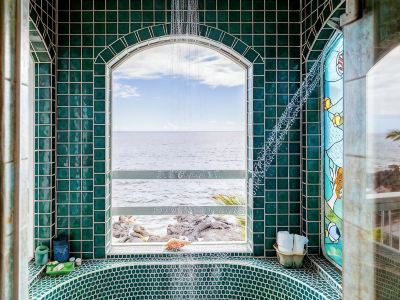 Private Oceanfront Home, Sleeps 10, Fire Pit, Minutes to Kailua, Backyard Beach