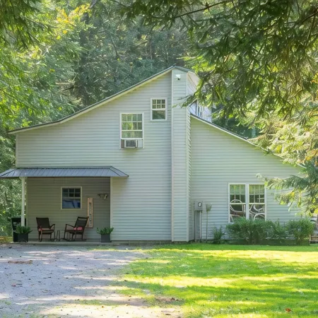 Charming 4-bedroom house with WiFi, AC in brilliant Williamsport