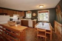 3 story cozy townhouse minutes from mount snow - Wifi