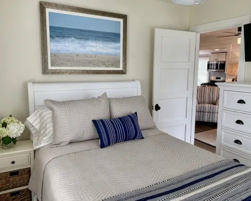Cozy Summer Cottage minutes from Narragansett Beaches Hotel berhampiran Rumah Api Point Judith