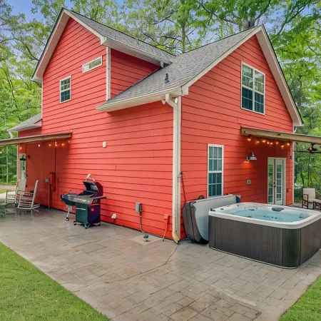 Wow!! Family Friendly Getaway:Hot Tub, Fire Pit, Nature, Wine & Weddings
