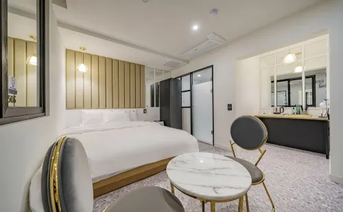 Sacheon Hotel Amber - 2 ดาว