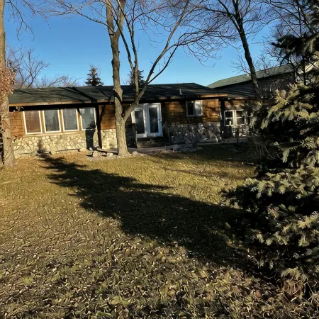 Cute Two Bedroom Cottage in Quiet Setting