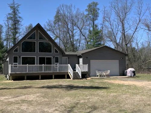 Perfect Getaway! Secluded Modern 3 Bedroom, 2 Bath Cabin on 12.5 Private Acres - Chalets