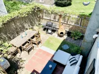 Private unique home short 5 minutes walk to the beach and the bay. - Wifi