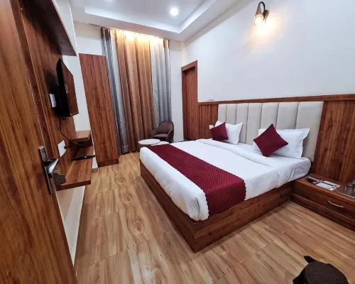 โรงแรม โอม ดีไวน์ โรงแรมในวรินทวาน