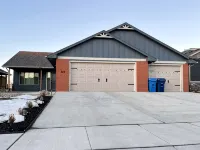 Cozy 4King bed+3Bath near Downtown&Airport open concept Scenic backyard view - Bungalows