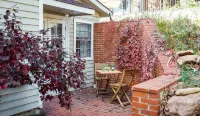 Charming Home in Prime Downtown Location. - Bungalows