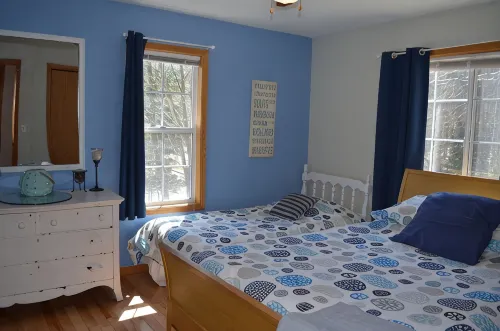 Walking distance to the beach! Summer dates available. Grill, Deck & Fire Pit! - balcony