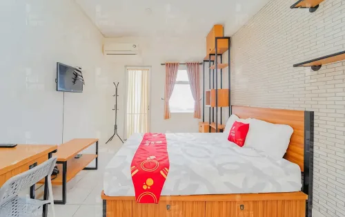 RedLiving Apartemen Easton Park Jatinangor - Rajes Room - Pools