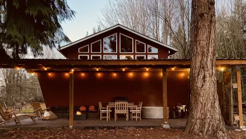 Romantic Red Barn Escape Getaway, Amazing Mt Rainier Views- Hot Tub- Firepit-BBQ - 絶景
